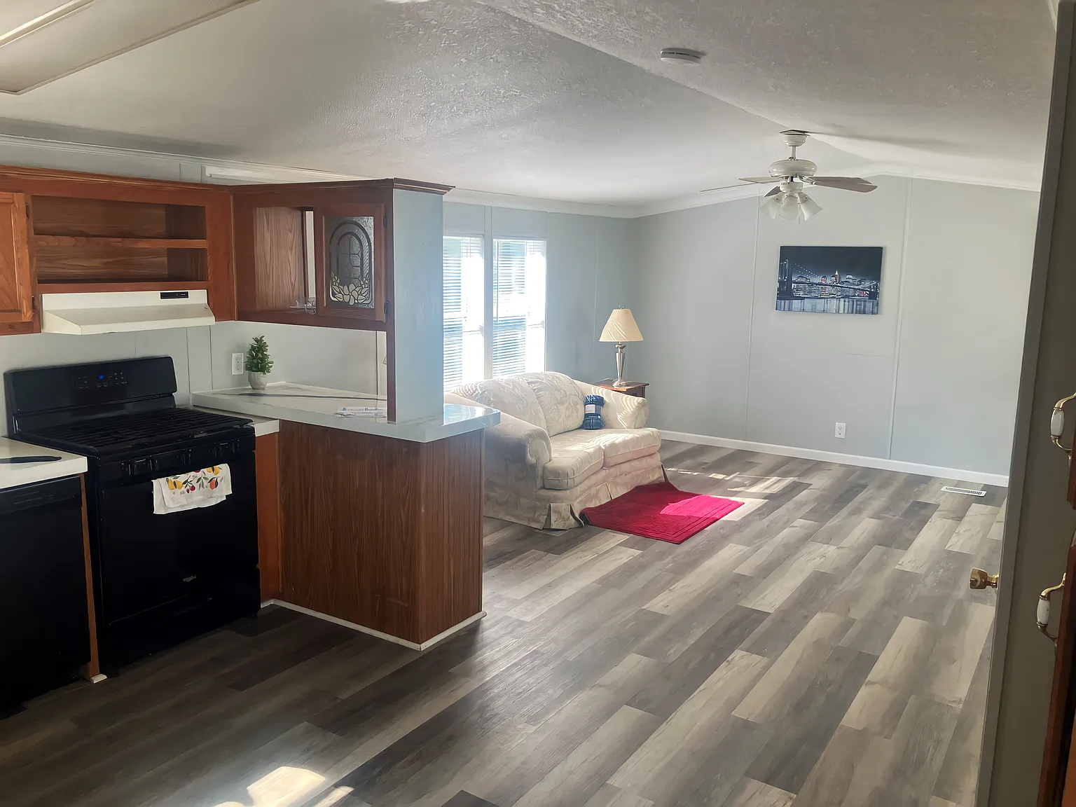 3 bed, 1216 sqft, $674 — Photo 3