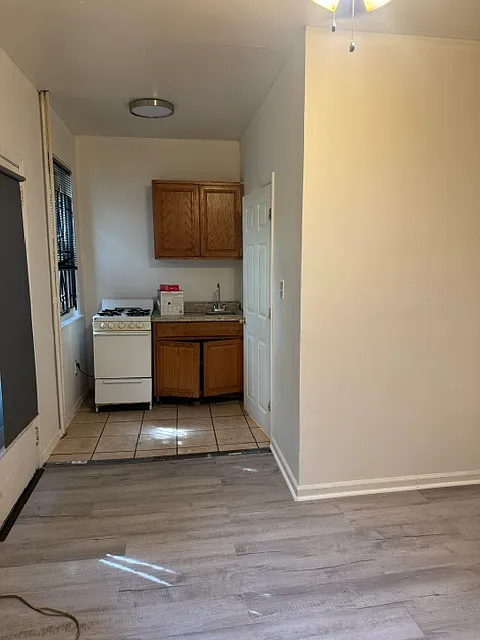 Studio, 200 sqft, $725 — Photo 4