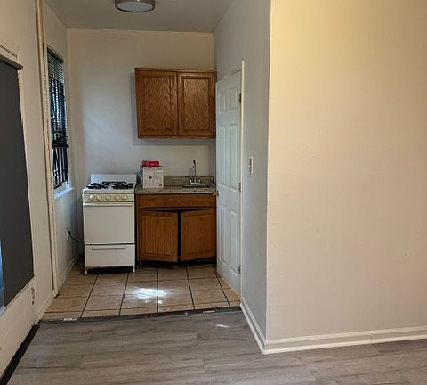 4th image of 126 N 49th St