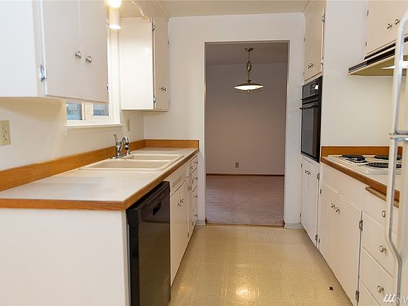 5th image of 135 NW 181st St