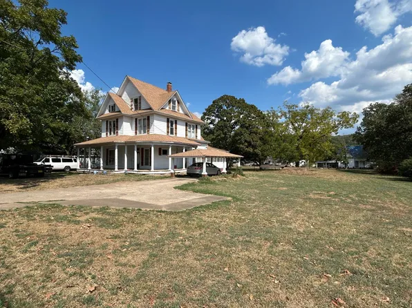700 N 3rd St, Ozark, AR 72949