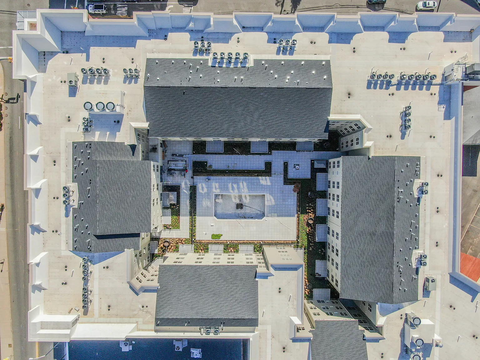 2 bed, 1000 sqft, $3,115 — Photo 4