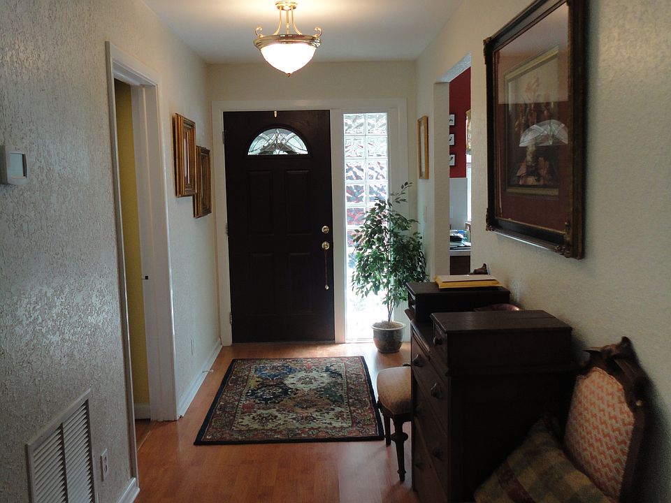 Foyer with Laminate flooring