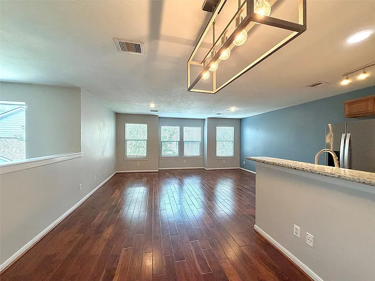 1515 Saulnier St — Photo 16