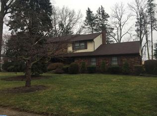 1026 Carriage Ln, Huntingdon Valley, PA 19006