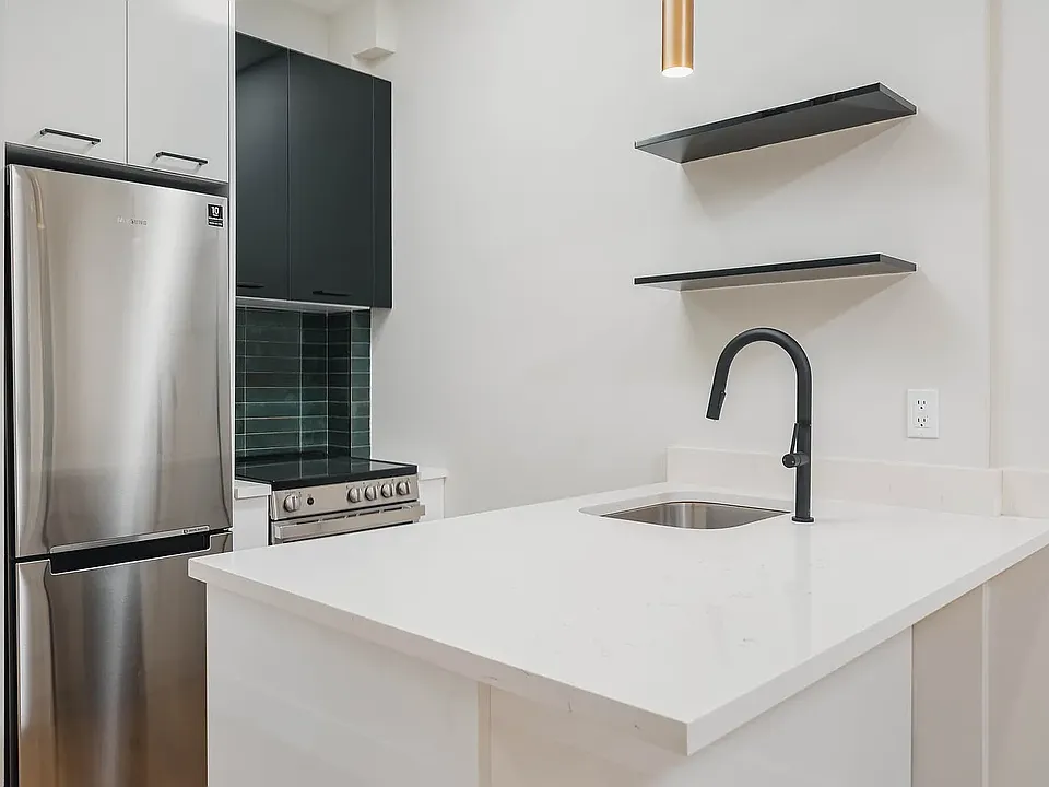 240 Montrose Ave #4R