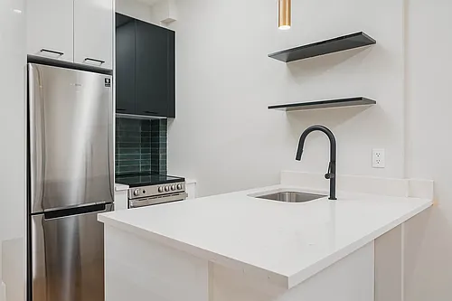 240 Montrose Ave #4R Photo 1