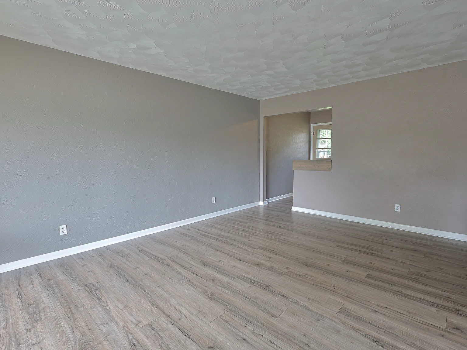 301 S. Walnut St. — Photo 2