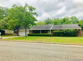 1103 Oakcrest Dr, Pleasanton, TX 78064