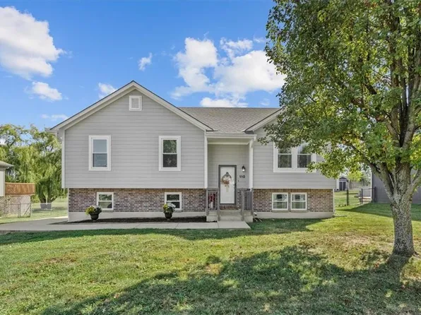 110 Breezeway Ln, Pleasant Hill, MO 64080