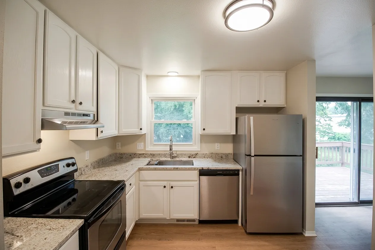 3 bed, 1294 sqft, $2,350 — Photo 3