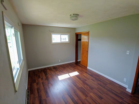 5th image of 1480 Lascerne Cir N