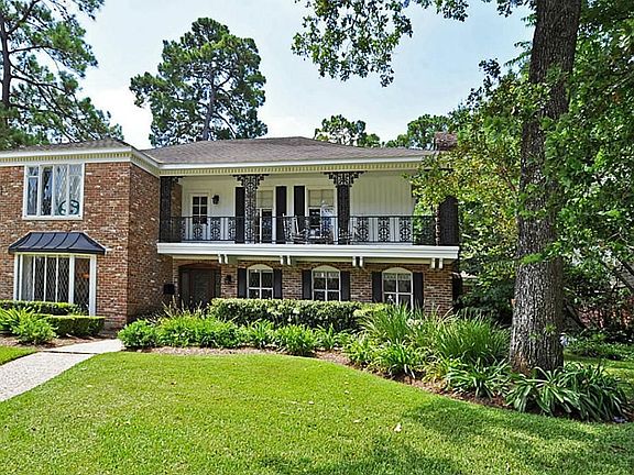 Gorgeous curb appeal.