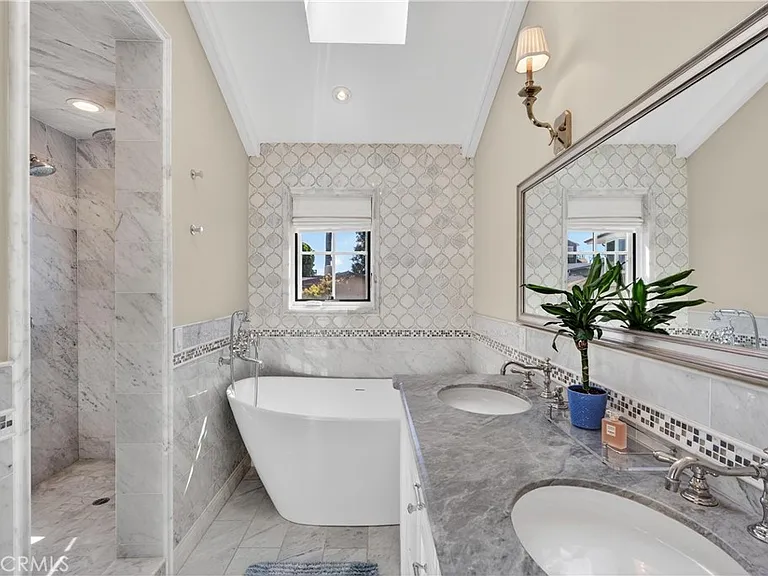 405 Blumont St — Photo 35