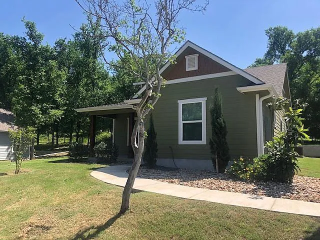 3 bed, 1600 sqft, $2,100 — Photo 4