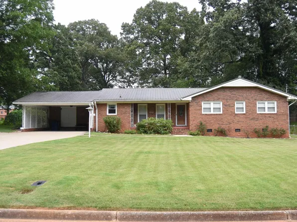 3913 Stratford Rd, Anniston, AL 36207
