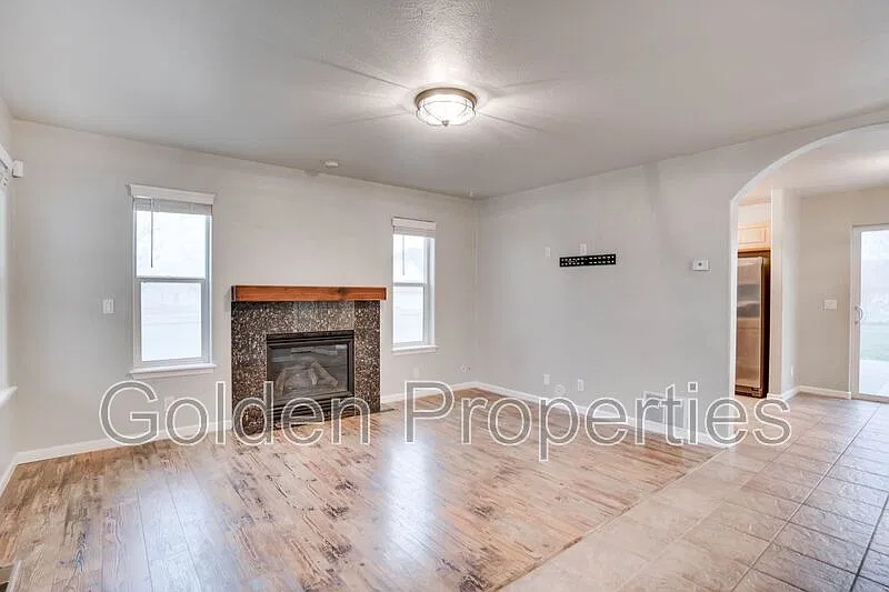 3 bed, 3.5 bath, 1959 sqft, $2,595 — Photo 3