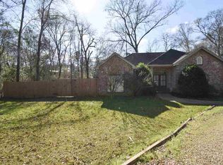 101 Honeysuckle Ln, Raymond, MS 39154