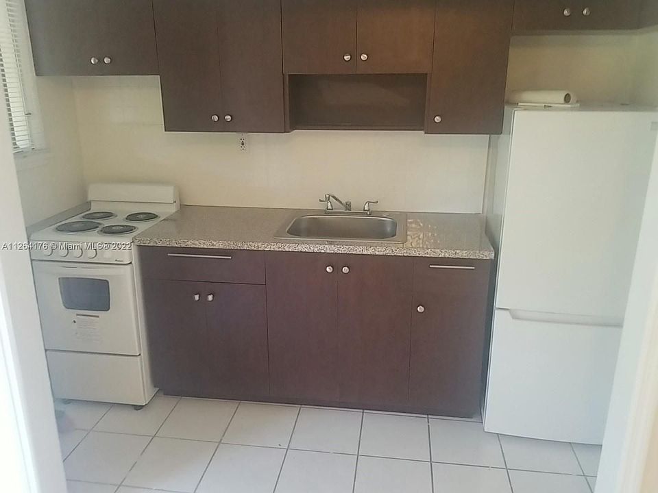 1st image of 1718 Thomas St #2