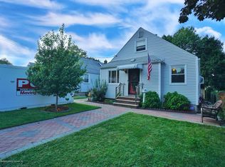 27 Linden St, Staten Island, NY 10310
