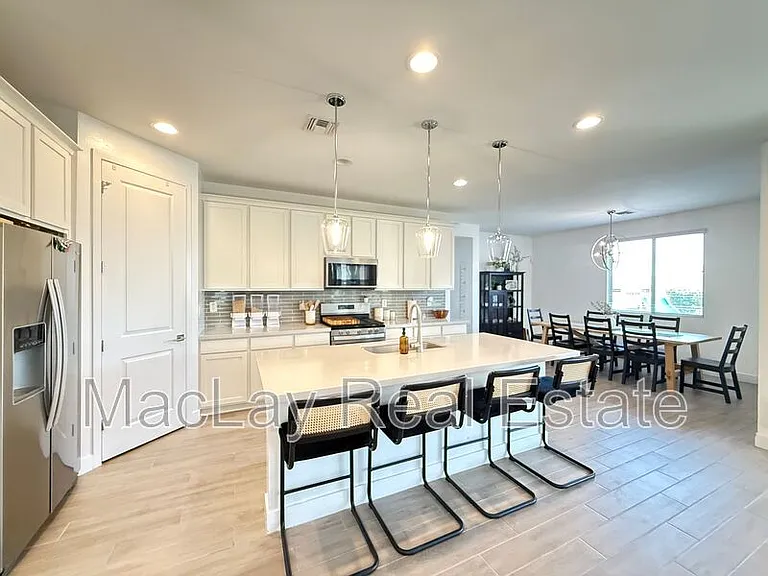 10312 E Revolution Dr — Photo 3