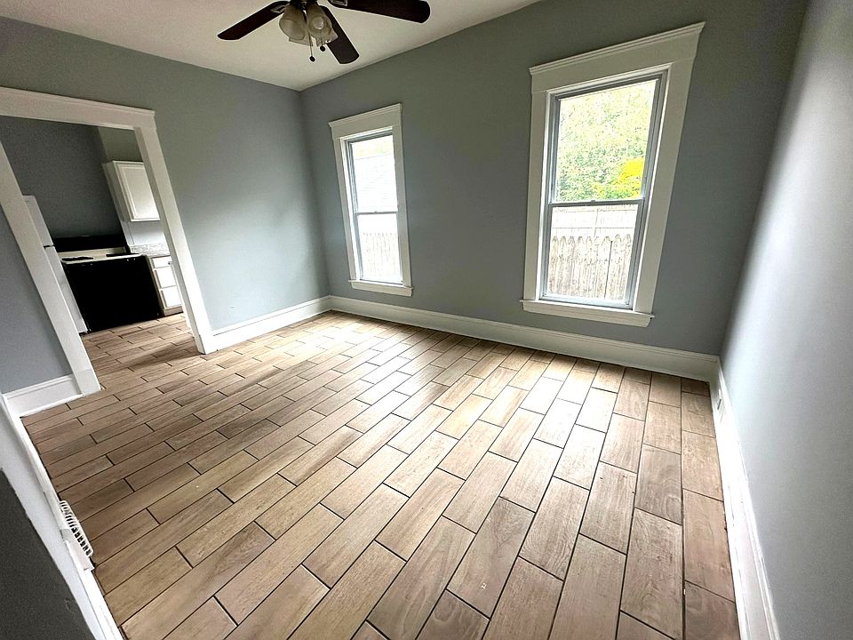Alternate view of dining room