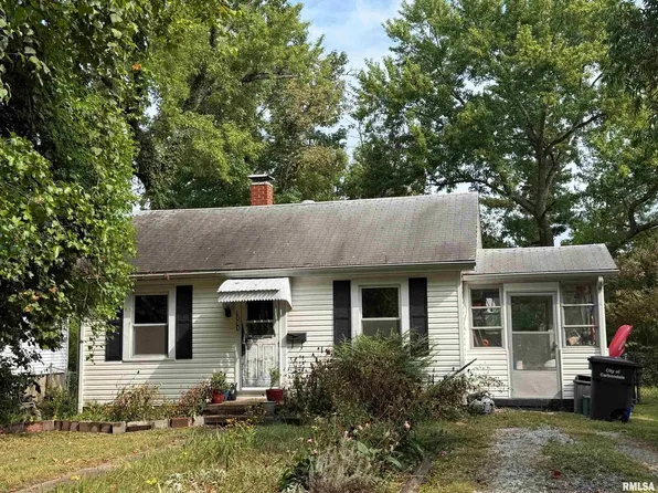 1010 W Walkup Ave, Carbondale, IL 62901