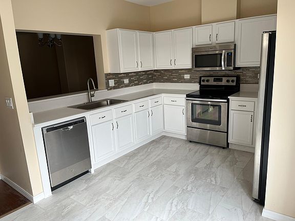 4th image of 9425 Harrison St #9425