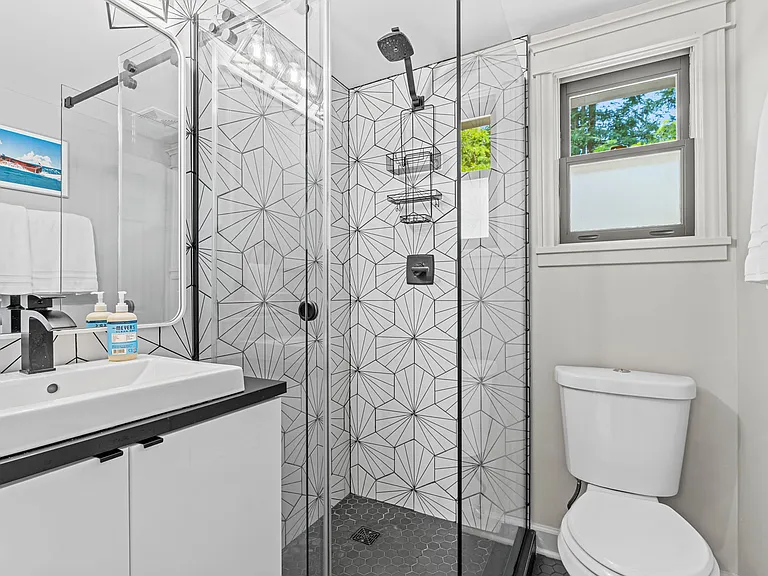 16 Park St #B — Photo 21