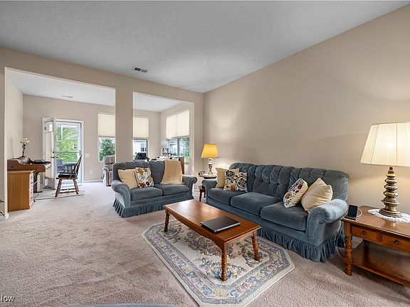 4th image of 37927 Dakota Dr