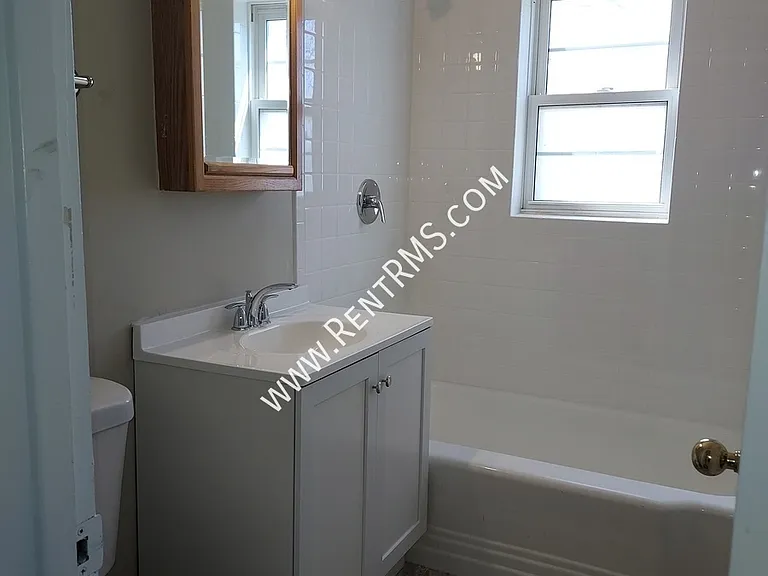 1251 SW Topeka Blvd #13 — Photo 10