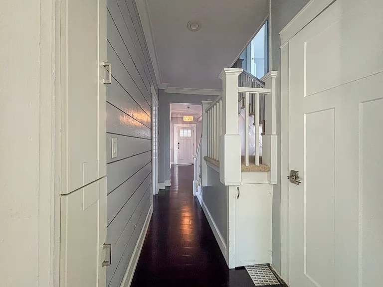 235 SE Lechner St — Photo 40