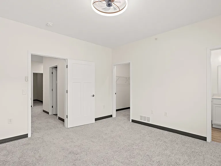 Manor Heights Townhome — Photo 37