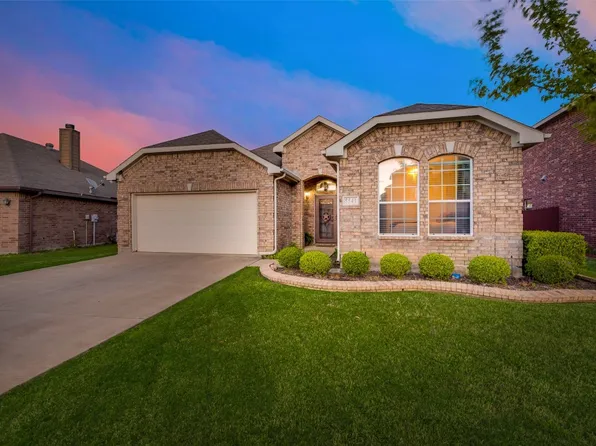 5541 Grenada Dr, Fort Worth, TX 76119
