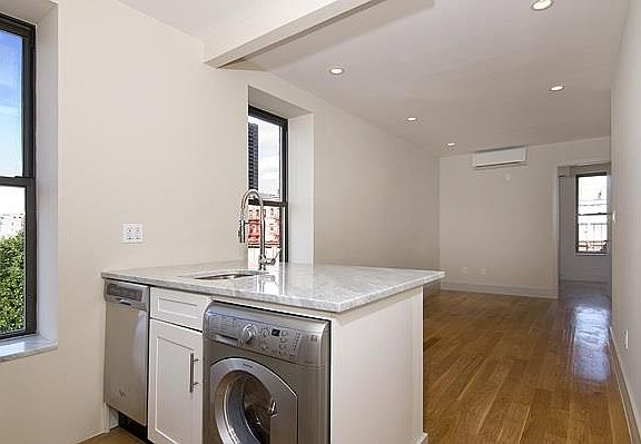 3rd image of 1694 Park Ave #3N