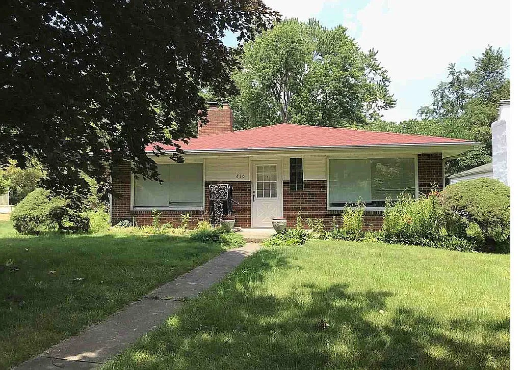610 Hessel Blvd photo 1