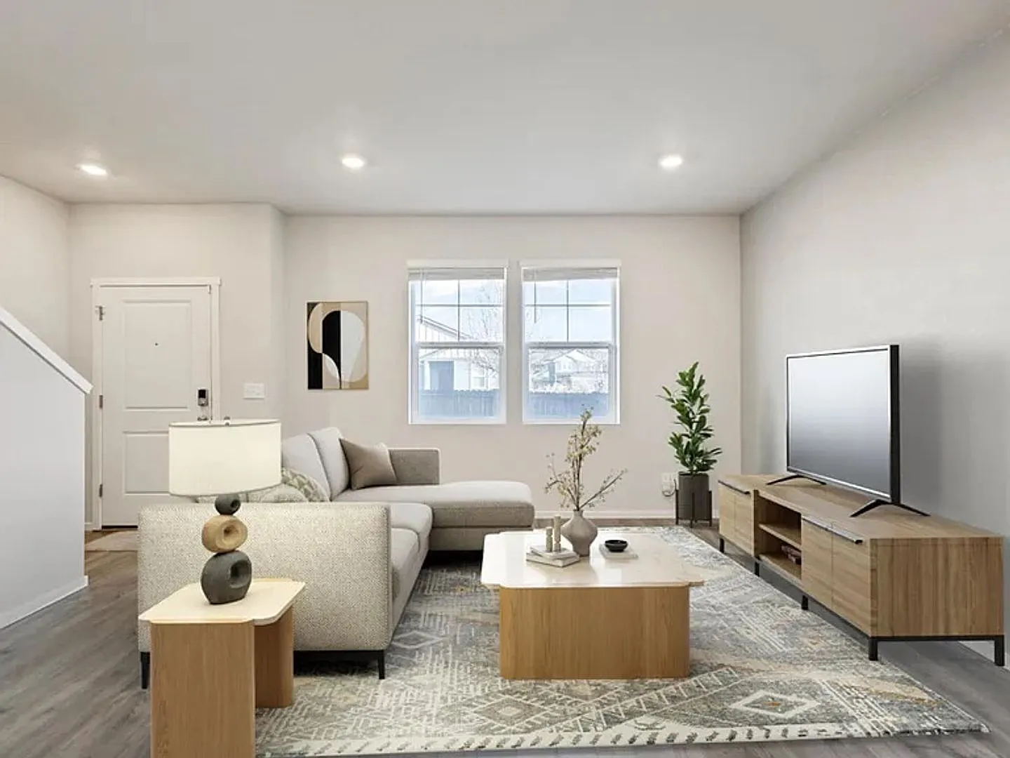 2 Story Townhouse with Central AC — Photo 4