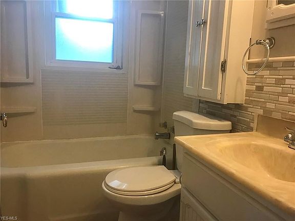 4th image of 4833 Lakeview Dr