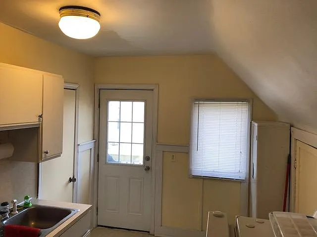 344 Houseman Ave NE #2 — Photo 8
