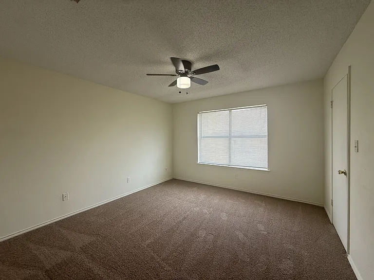 2057 W Walnut St #A — Photo 11