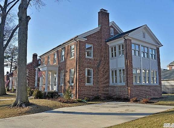 3rd image of 317 Ellington Ave E