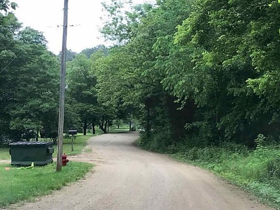 Exterior Neighborhood (street photo)