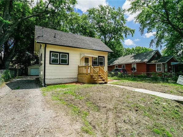 3823 8th St, Des Moines, IA 50313