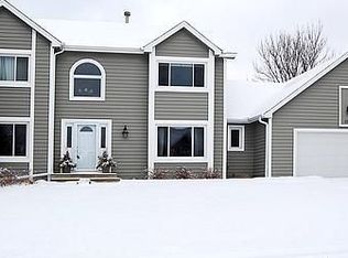 2273 Field Stone Dr, Mendota Heights, MN 55120