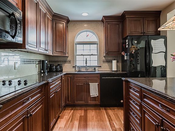 5th image of 6 Windgate Ct