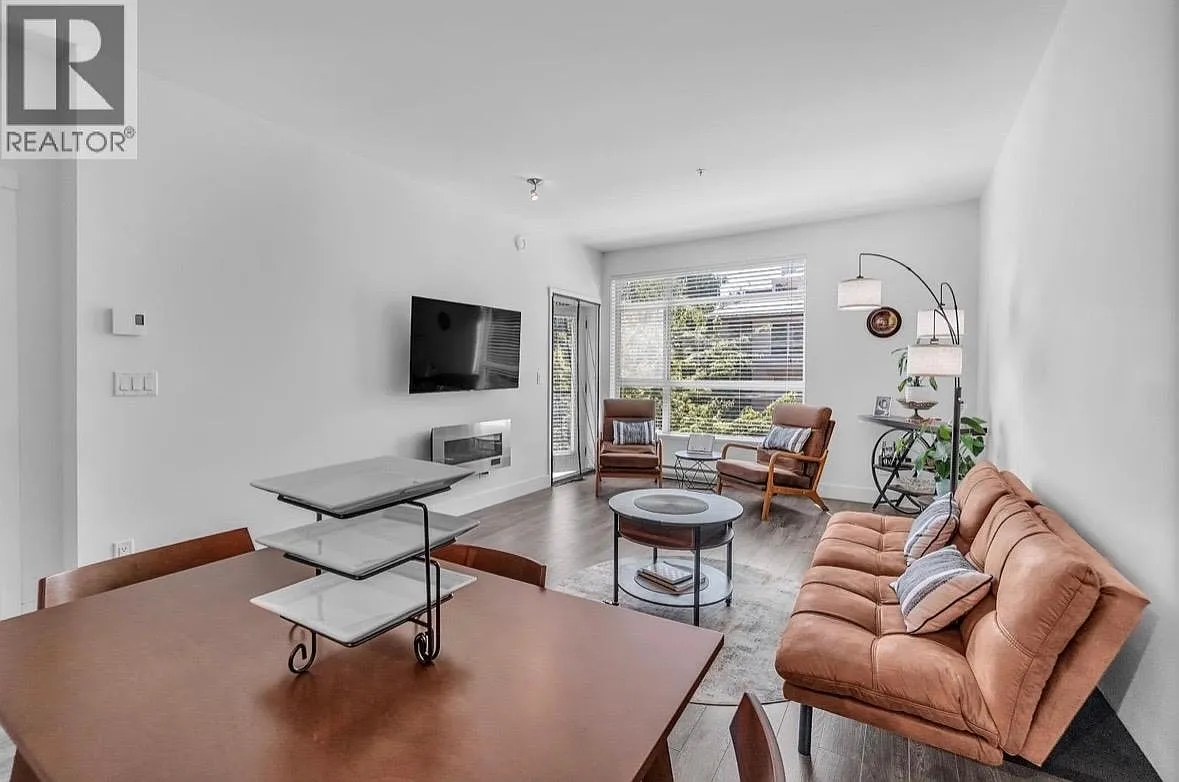 2 bed, 900 sqft, $2,700 — Photo 1