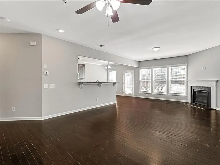 1237 Foxcroft Ln — Photo 8