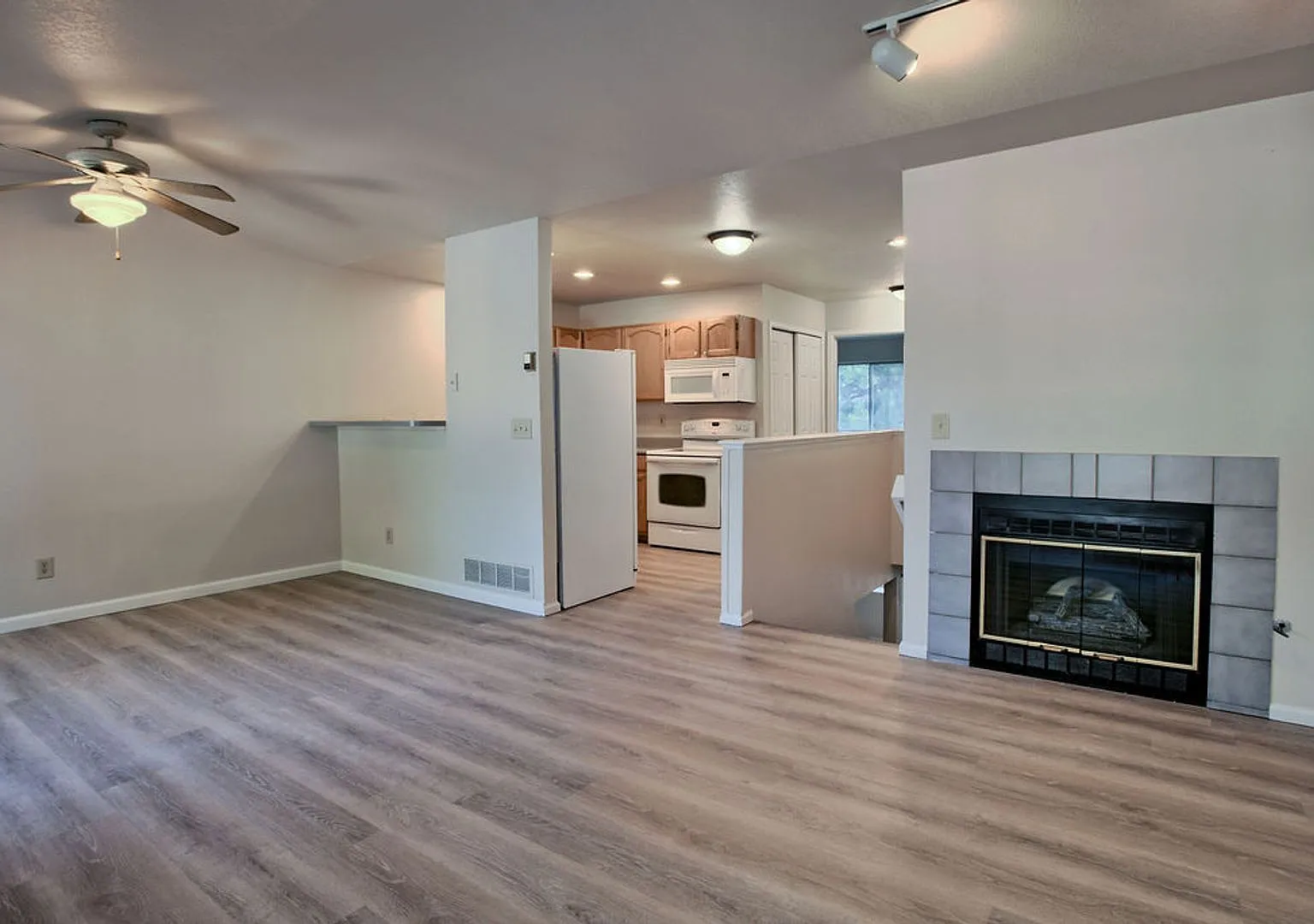 3025 W. Stuart — Photo 3
