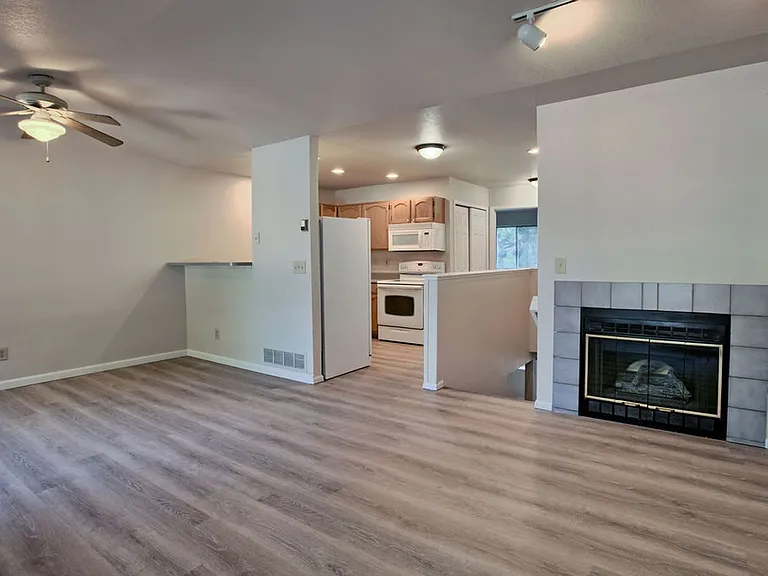 3025 W Stuart St E — Photo 8