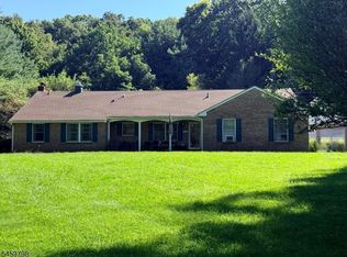 95 Sliker Rd, Glen Gardner, NJ 08826